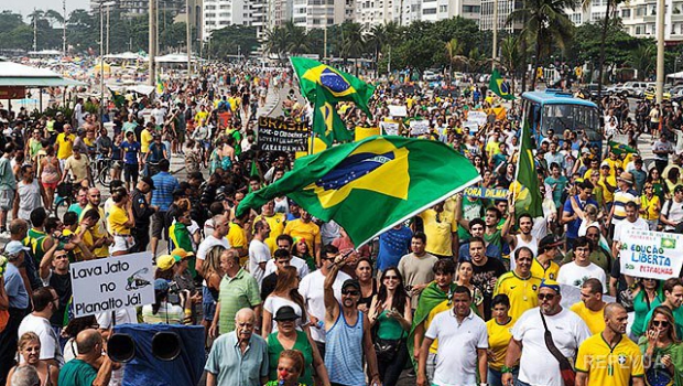 Бразилия протестует против коррупции и президента