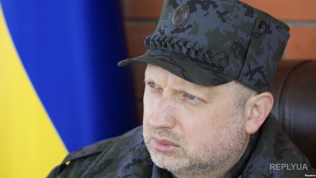 Турчинов высказал недовольство строительством укреплений в зоне боевых действий