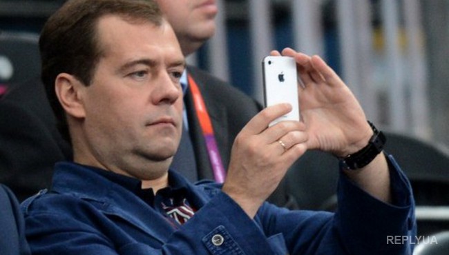 Медведев: Россия сделает все, чтобы довести Украину до дефолта