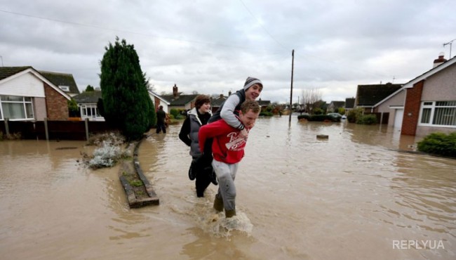 В Великобритании массовая эвакуация из-за сильнейших наводнений
