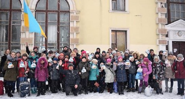 Дети Донбасса провели Рождественские праздники в Тернопольской области