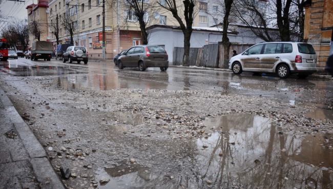 Украинских автомобилистов призвали жаловаться на состояние дорог