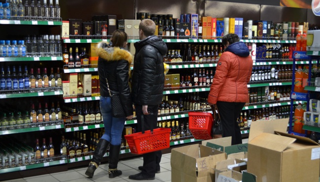 В Сумах полный запрет на продажу российских сигарет и спиртных напитков