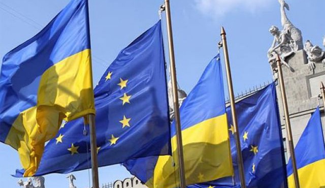 Евросоюз продолжает усиливать поддержку Киева