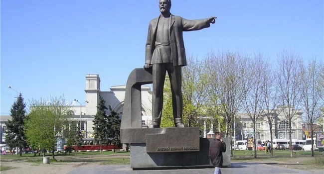 Мосейко: В Днепропетровске открыли дело против сносивших памятник Петровскому