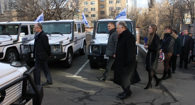 ЕC передала в Украину 20 бронированных автомобилей Mercedes - фото ЕC передала в Украину 20 бронированных автомобилей Mercedes - фото