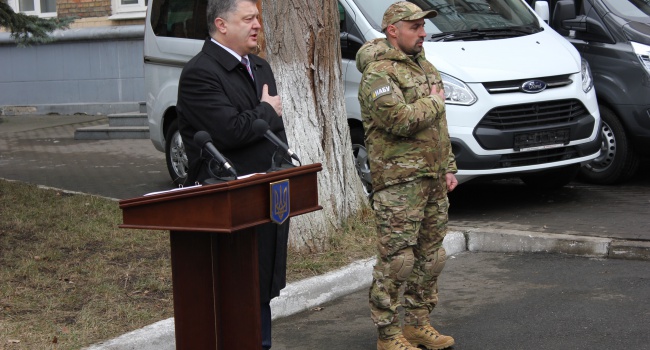 Президент Петр Порошенко, принял присягу бойцов спецназа НАБУ - фото