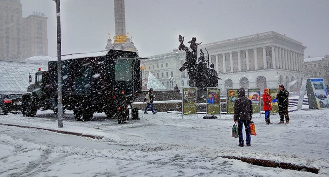 В Киеве работают мобильные пункты, объясняющие условия службы в Нацгвардии