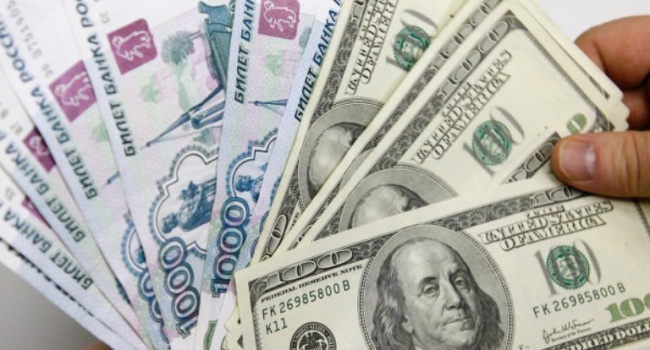 Российский рубль продолжает укрепляться на торгах