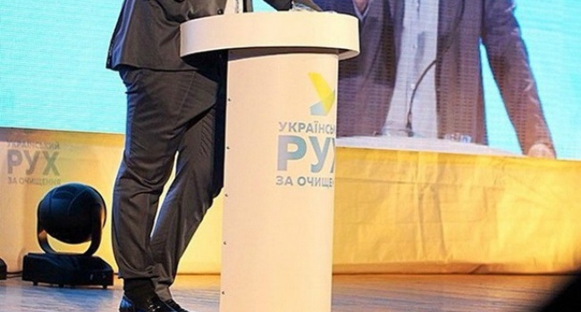 Саакашвили свел с ума жителей Днепропетровска новым «модным» образом - фото