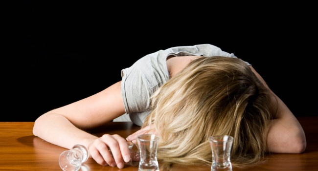 Ученые: из-за алкоголизма люди живут на восемь лет меньше
