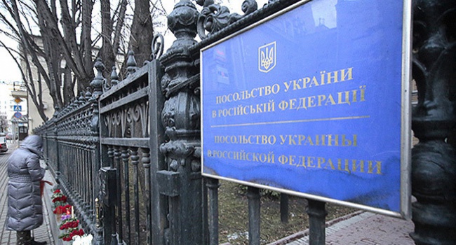 Посольство Украины в Москве подверглось атаке местных «активистов»