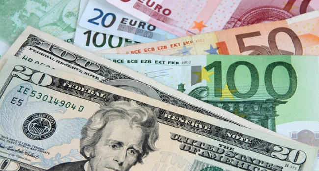 Эксперт: Украинцы больше не боятся расставаться с долларами