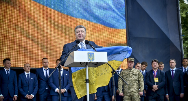 Порошенко: Желто-голубой Донецк, поющий украинский гимн, это близкая реальность