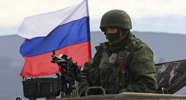 Разведка: на границе Россия сосредоточила десятки тысяч военных