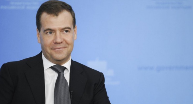Медведев удивил очень «умным» ответом на вопрос пенсионерки из Крыма