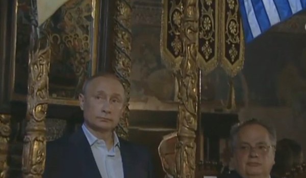 В Греции Путина усадили на трон – фото