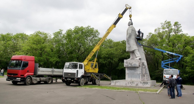В Одессе во второй раз попытались снести самого большого Ленина
