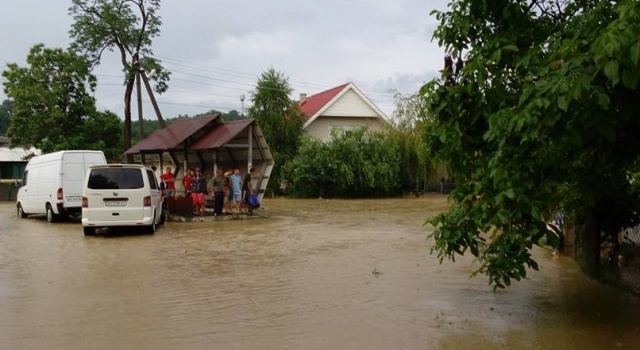 Закарпатье под водой: из-за проливных дождей затопило населенные пункты
