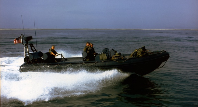 Десятеро военных США были задержаны в территориальных водах Ирана