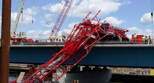 Страшная авария на мосту в Нью-Йорке (ВИДЕО)
