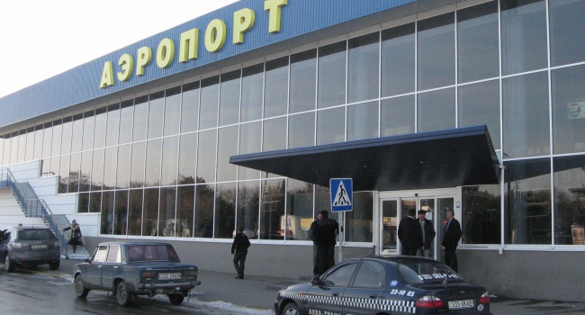 В аэропорту Симферополя продолжают отменять рейсы