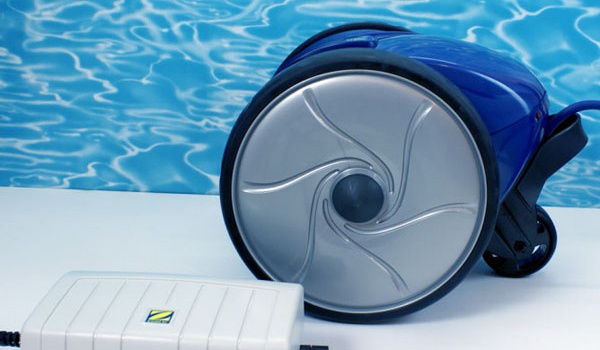 Роботы пылесосы для бассейнов: преимущества автоматической уборки