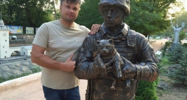 В Крыму обновили памятник "зеленому человечку". Смеялись все (ФОТО)