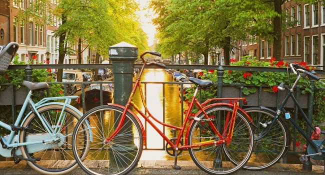 Aмстeрдaм - город цветов и велосипедов