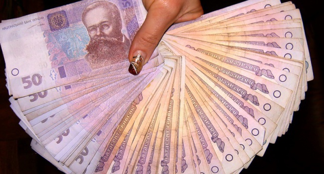 Где и кому платят самую высокую зарплату в Украине