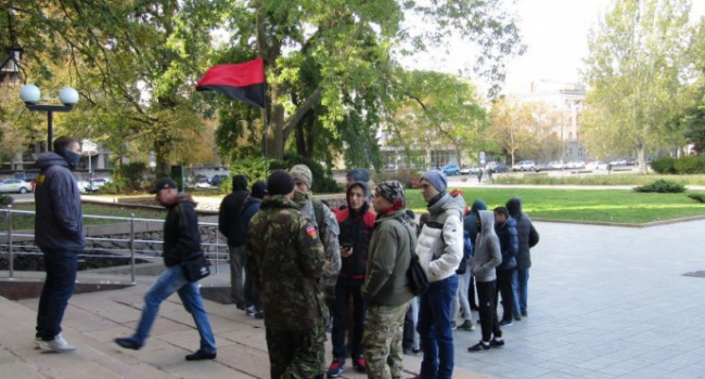 У Миколаєві активісти блокували прихильників Медведчука (ВІДЕО)