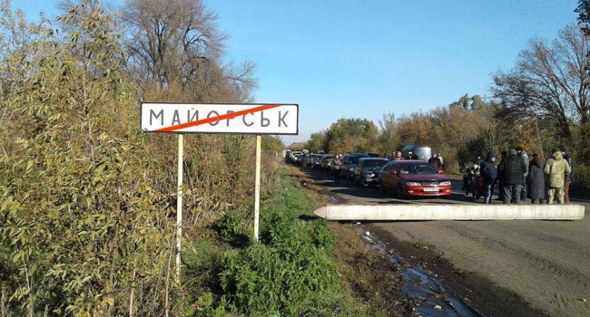 На КПВВ "Майорськ" ситуація досі нестабільна На КПВВ "Майорськ" ситуація досі нестабільна