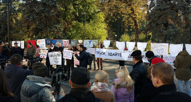Пономарь: Прекрасно, що піднімається стільки піни навколо е-декларацій, з часом в цій піні і потонуть злодії та популісти Пономарь: Прекрасно, що піднімається стільки піни навколо е-декларацій, з часом в цій піні і потонуть злодії та популісти