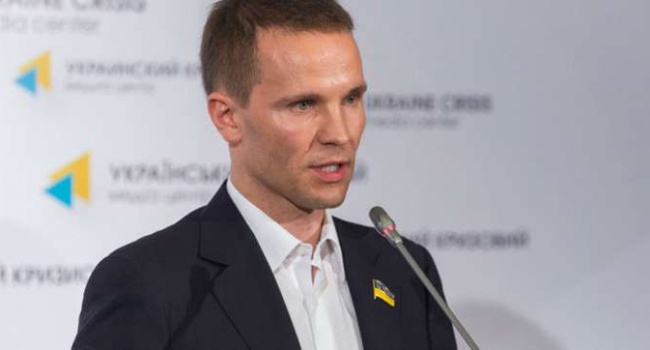 Дерев'янко каже, що не відкличе свій законопроект, який спричинив багато галасу Дерев'янко каже, що не відкличе свій законопроект, який спричинив багато галасу