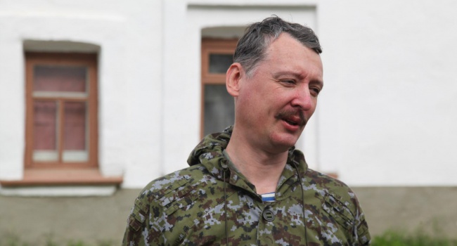 Журналист: на Майдане лоха Гиркина кинули на штуку баксов Журналист: на Майдане лоха Гиркина кинули на штуку баксов