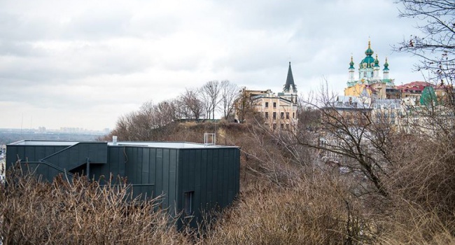 Киевляне жалуются на «крематорий» в центре столицы, - фото Киевляне жалуются на «крематорий» в центре столицы, - фото