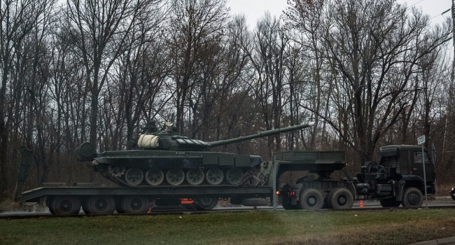 Блогер показал улицы Симферополя, заполненные военной техникой Блогер показал улицы Симферополя, заполненные военной техникой