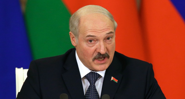 Эксперт: Лукашенко мечется между двух огней Эксперт: Лукашенко мечется между двух огней