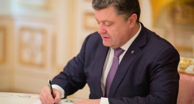 Порошенко разрешил заключать контракты по E-mail Порошенко разрешил заключать контракты по E-mail