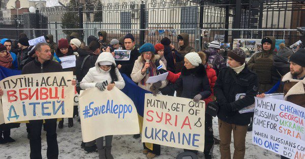 У Києві протести. Люди закликають бути не байдужими до війни в Алеппо У Києві протести. Люди закликають бути не байдужими до війни в Алеппо