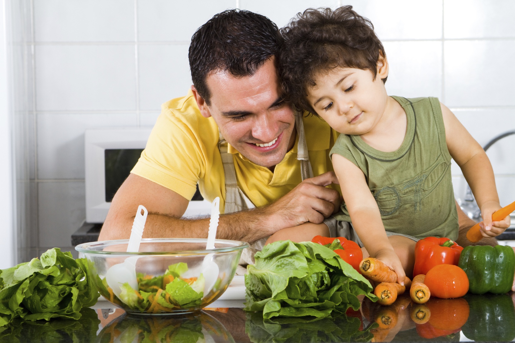 Время заботиться о здоровье. Здоровое питание в семье. Правильное питание семья. Здоровая пища для всей семьи. Здоровый ребенок.