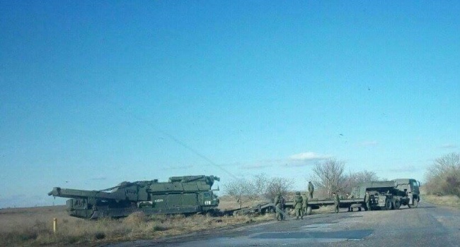 Мережі висміяли "велич" ЗС РФ: В Криму на дорозі зламався ракетний комплекс Мережі висміяли "велич" ЗС РФ: В Криму на дорозі зламався ракетний комплекс
