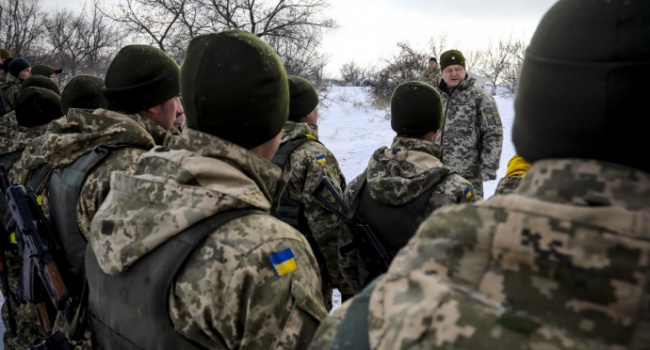 Порошенко ризикує життям за 1 км від терористів в зоні АТО Порошенко ризикує життям за 1 км від терористів в зоні АТО