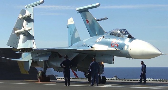 Китай объяснил, почему самолеты с российского авианосца падают в море