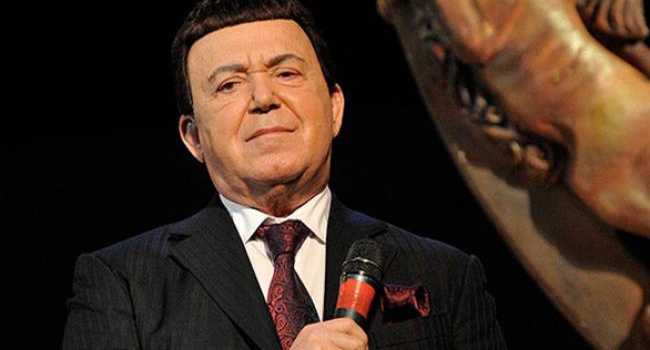 Ждите. Совсем скоро: симфония, фильм, роман, а еще балет, с предсмертным адажио в лифте, про «героя Моторолу» Ждите. Совсем скоро: симфония, фильм, роман, а еще балет, с предсмертным адажио в лифте, про «героя Моторолу»