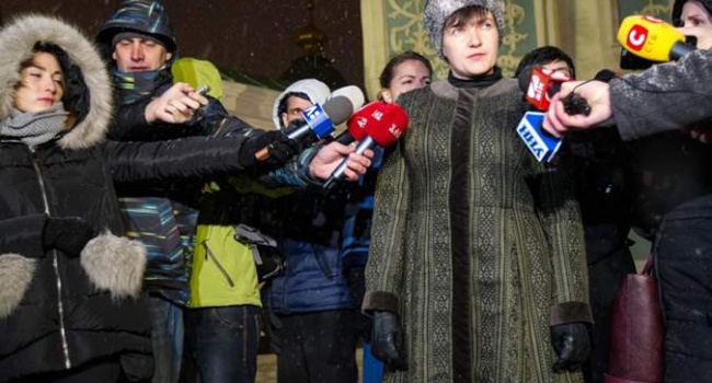 Мережі багатогранно відреагували на вбрання Надії Савченко Мережі багатогранно відреагували на вбрання Надії Савченко
