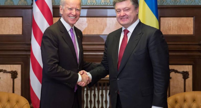 Стали известны подробности телефонного разговора Порошенко с Байденом Стали известны подробности телефонного разговора Порошенко с Байденом