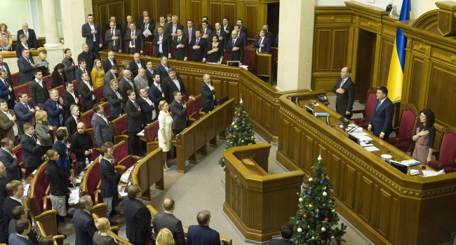 Нардепы Украины собираются повысить себе зарплаты