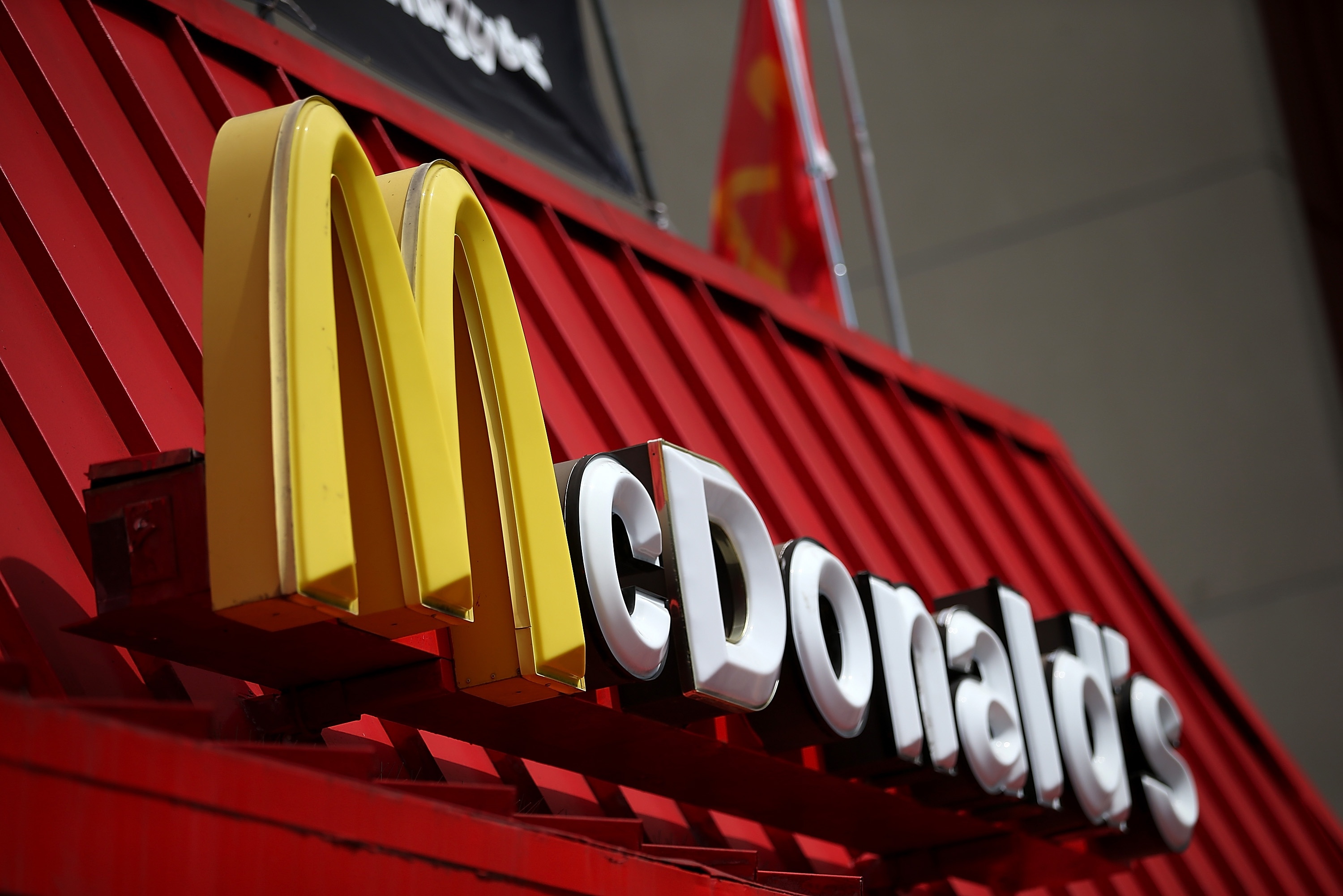 Макдональдс пенза. Макдональдс. Макдональдс картинки. Макдональдс Корпорация. Макдональдс ресторан.