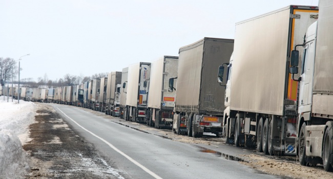 На кордоні РФ з Естонією – двокілометровий затор